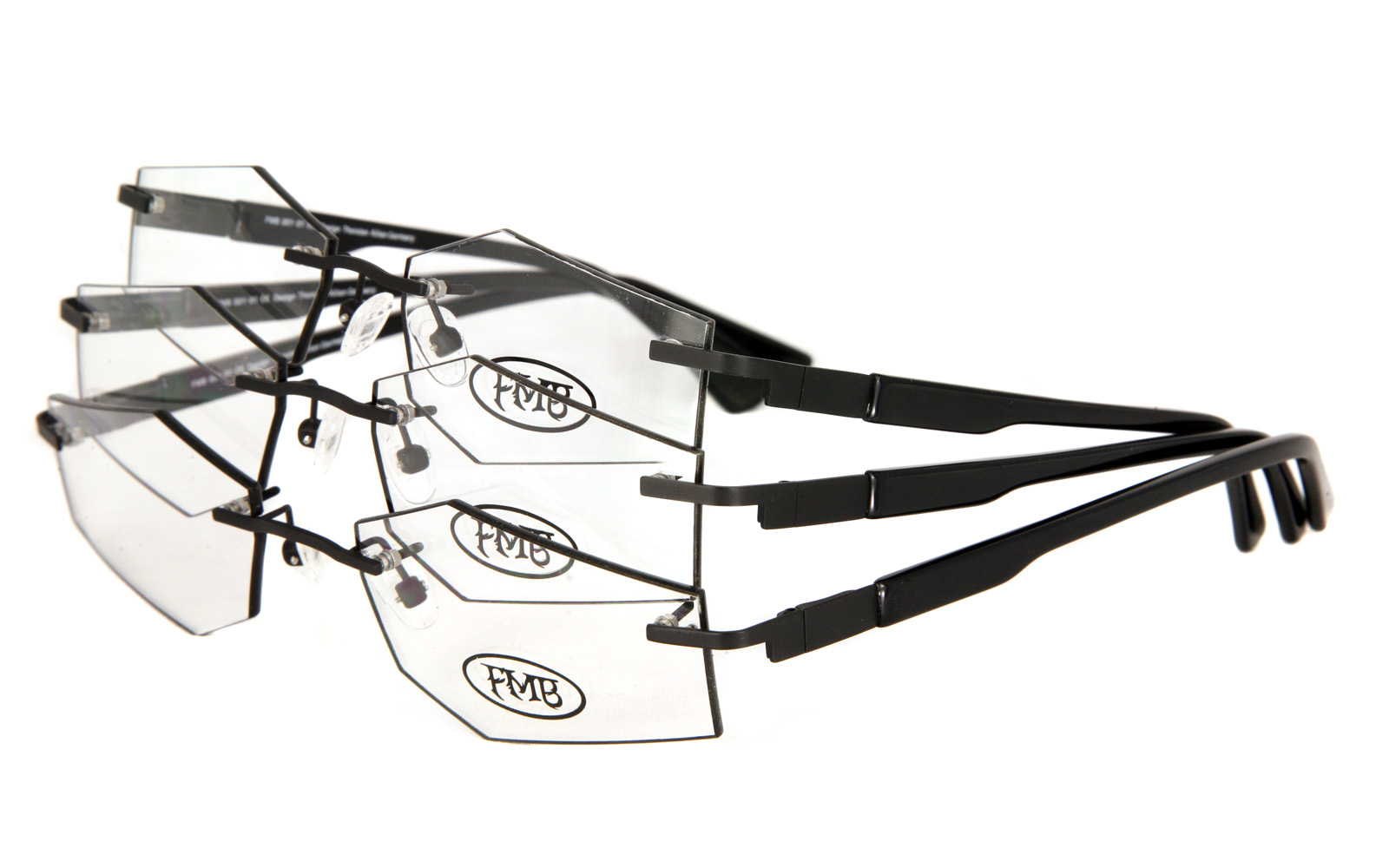 Neue Brillenfassung in Schwarz