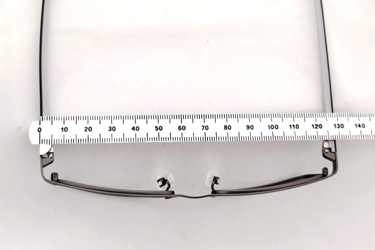 Brillenbreite außen